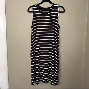 💚 Time and Tru Black and White Striped Midi Dress